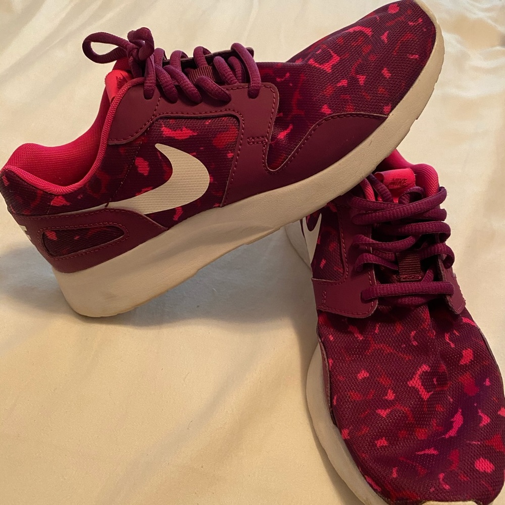 NIKE roshe pink camo
